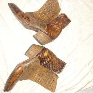 Corral boots size 6